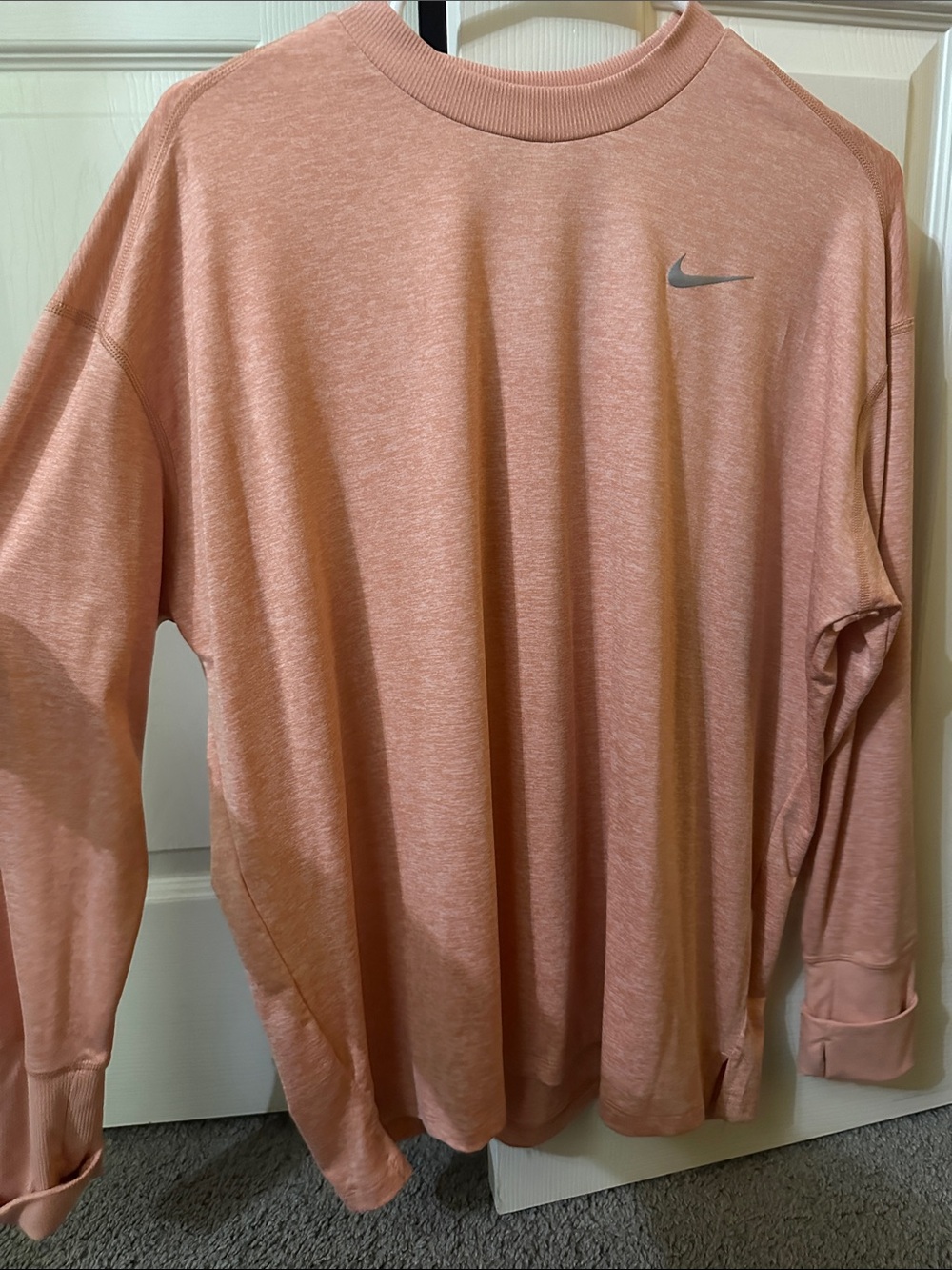 Nike Men’s Crewneck Sweatshirt in Dusty Pink